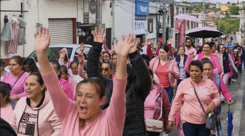 Caminan en Coroneo para concientizar sobre la detección oportuna de Cáncer